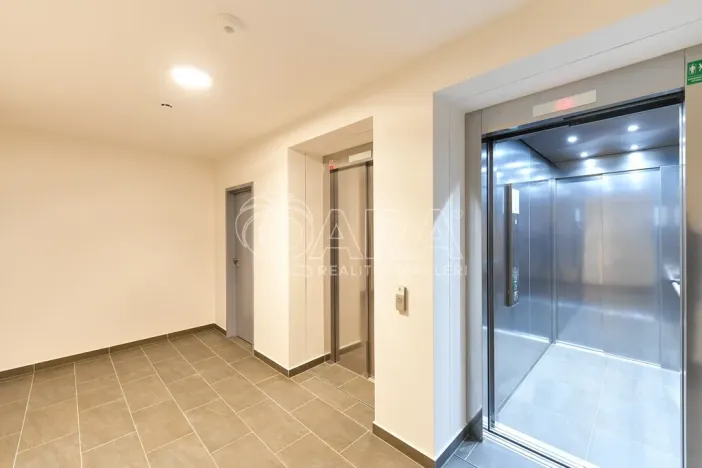 Pronájem bytu 1+kk, Praha, Poděbradská, 31 m2