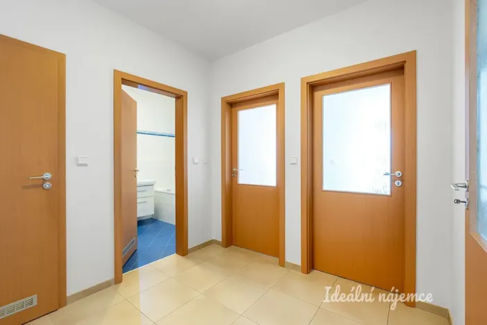 Pronájem bytu 3+kk, Praha, Mlázovická, 75 m2