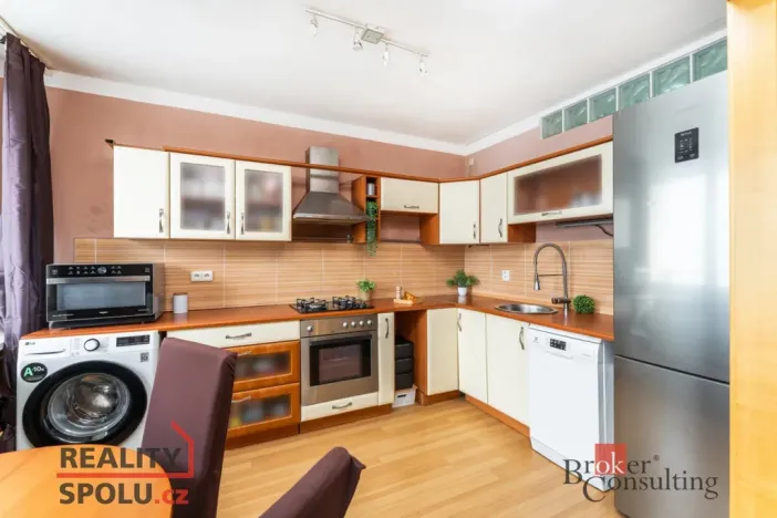 Prodej bytu 3+1, Pardubice - Polabiny, Bělehradská, 78 m2