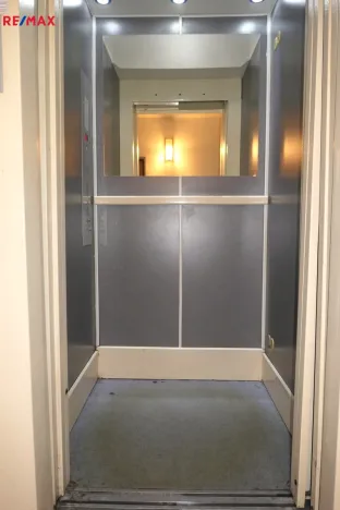 Pronájem bytu 1+kk, Hradec Králové - Nový Hradec Králové, Brožíkova, 35 m2