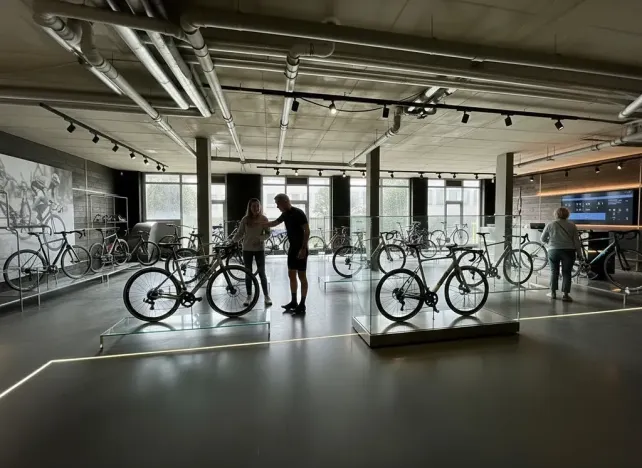 Pronájem obchodního prostoru, Hradec Králové, Kollárova, 3447 m2