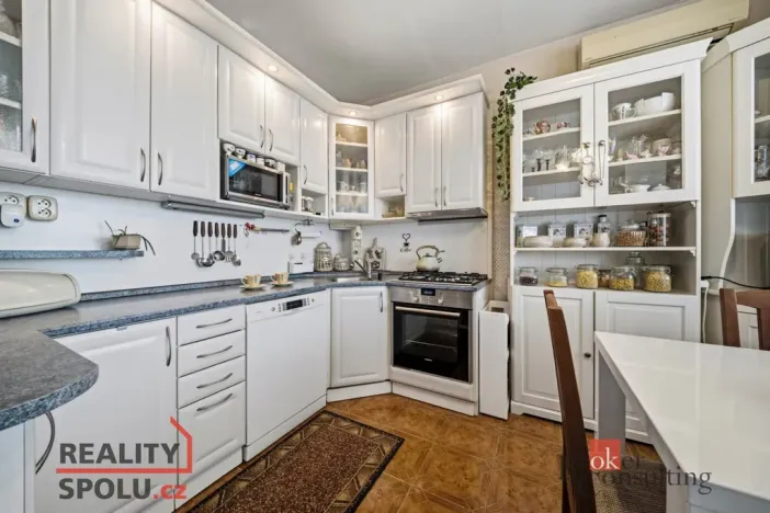 Prodej bytu 2+1, Hradec Králové - Nový Hradec Králové, třída Edvarda Beneše, 70 m2