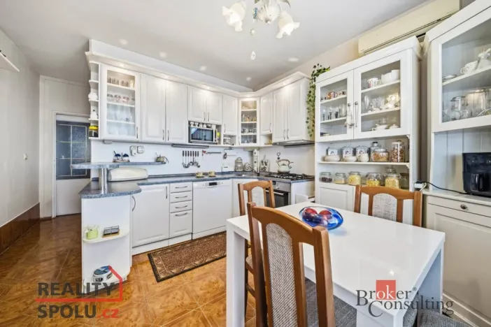 Prodej bytu 2+1, Hradec Králové - Nový Hradec Králové, třída Edvarda Beneše, 70 m2