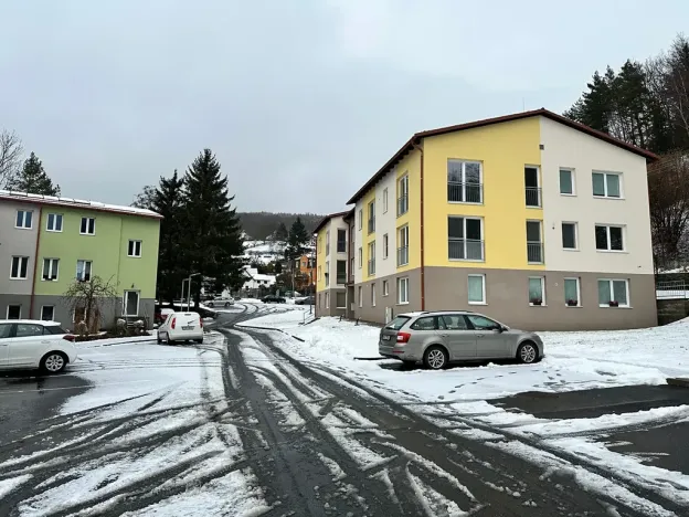 Pronájem bytu 1+kk, Děčín, Na Slatinách, 38 m2