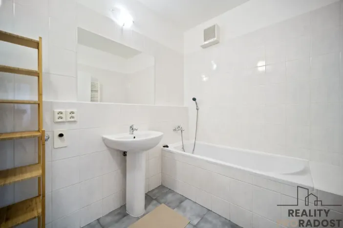 Pronájem bytu 2+kk, Pardubice, nábřeží Závodu míru, 62 m2