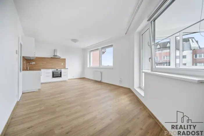 Pronájem bytu 2+kk, Pardubice, nábřeží Závodu míru, 62 m2