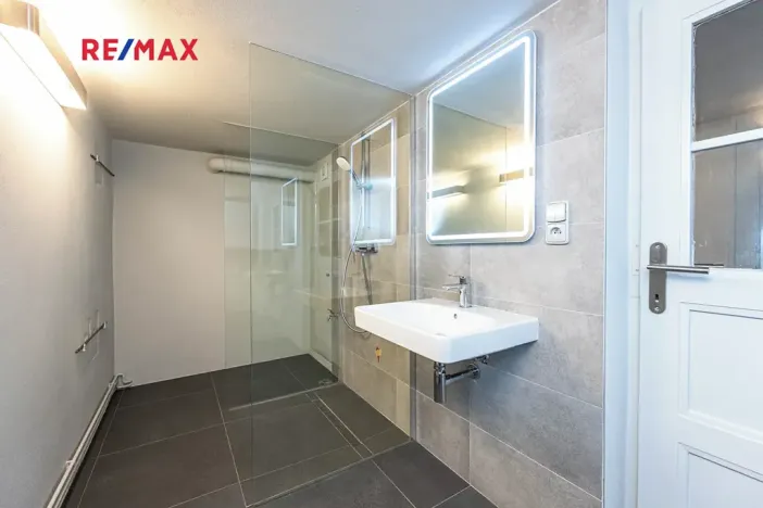 Pronájem kanceláře, Praha - Smíchov, U smíchovského hřbitova, 53 m2