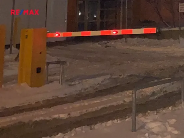 Pronájem garážového stání, Praha - Smíchov, Tomkova, 12 m2