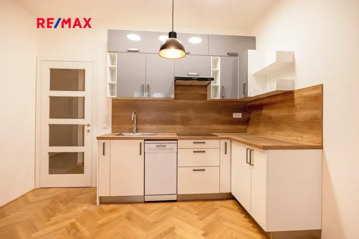 Pronájem bytu 2+kk, Praha - Vinohrady, Záhřebská, 49 m2