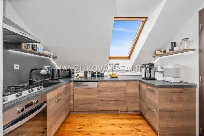 Pronájem bytu 2+1, České Budějovice, Rudolfovská tř., 67 m2