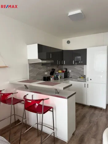 Pronájem bytu 1+kk, Praha - Střížkov, Zakšínská, 28 m2