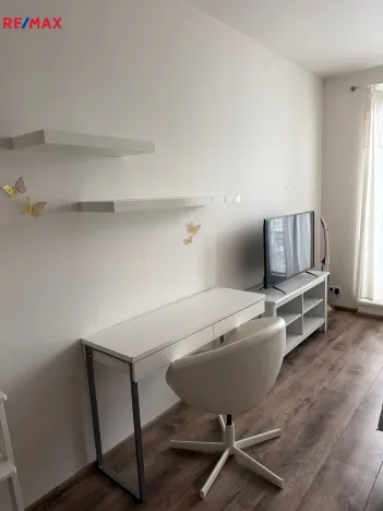 Pronájem bytu 1+kk, Praha - Střížkov, Zakšínská, 28 m2