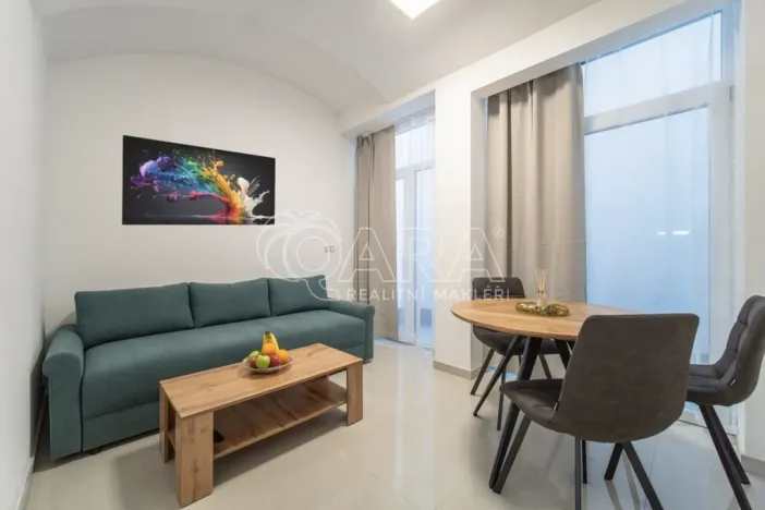 Pronájem bytu 2+kk, Praha - Karlín, Sokolovská, 39 m2