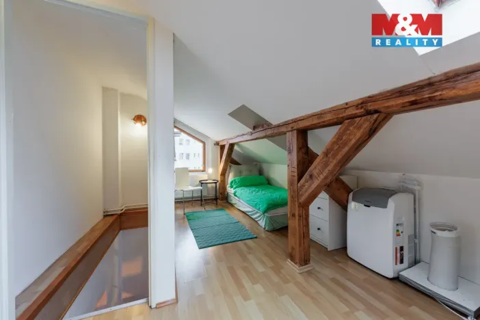 Prodej bytu 3+1, Karlovy Vary, Bulharská, 102 m2