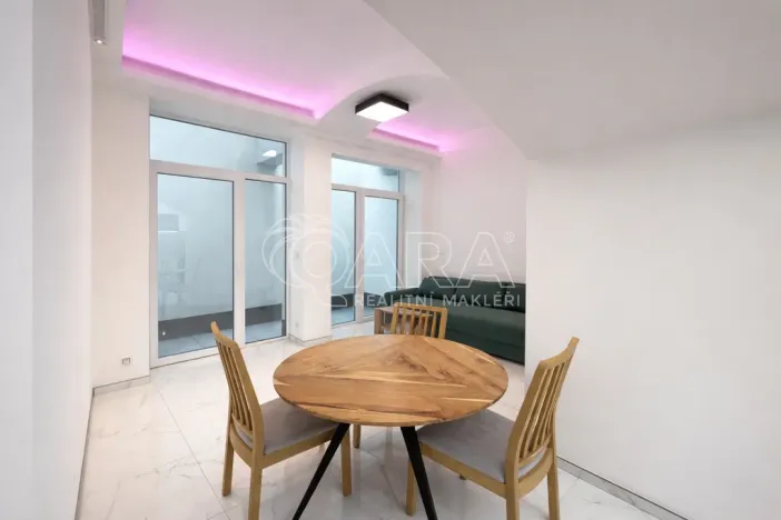 Pronájem bytu 2+kk, Praha - Karlín, Sokolovská, 48 m2