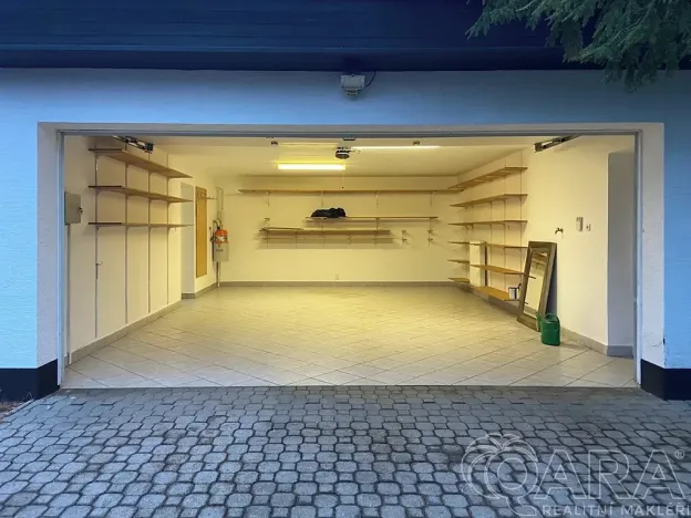 Pronájem rodinného domu, Dolní Břežany, V Úvozu, 380 m2