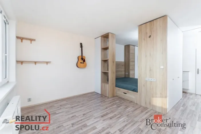 Pronájem bytu 1+kk, Praha - Záběhlice, Topolová, 31 m2