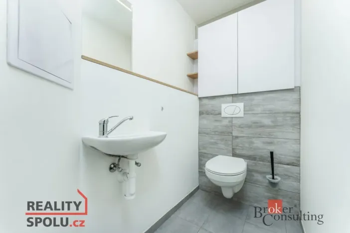 Pronájem bytu 1+kk, Praha - Záběhlice, Topolová, 31 m2