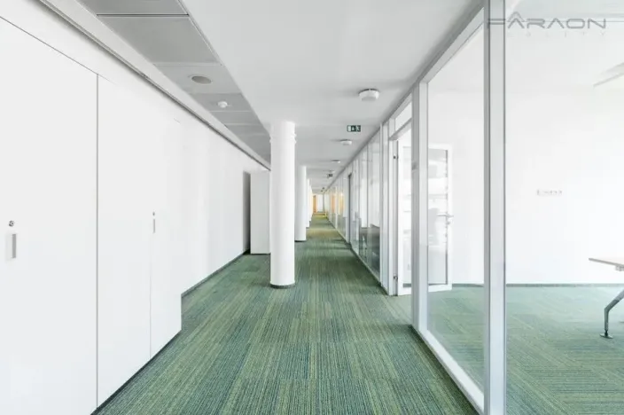 Pronájem kanceláře, Praha - Karlín, Křižíkova, 488 m2