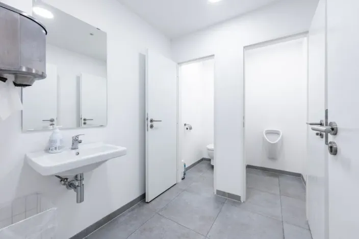 Pronájem kanceláře, Praha - Karlín, Křižíkova, 489 m2
