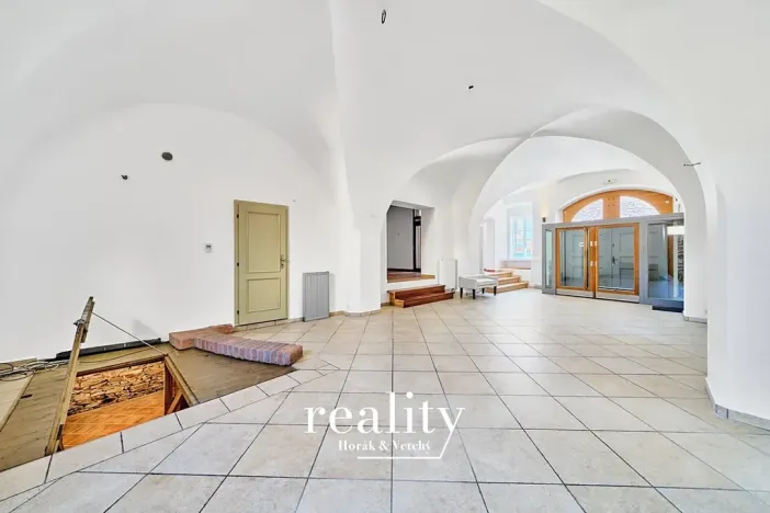 Pronájem obchodního prostoru, Znojmo, Horní Česká, 168 m2