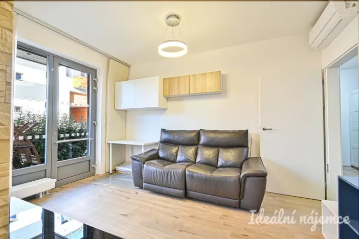 Pronájem bytu 2+kk, Brno, Mojmírovo náměstí, 44 m2