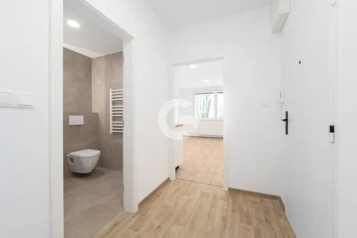 Pronájem bytu 1+kk, Zlín, Javorová, 27 m2
