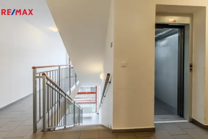 Prodej bytu 2+kk, Praha - Štěrboholy, Andersenova, 52 m2