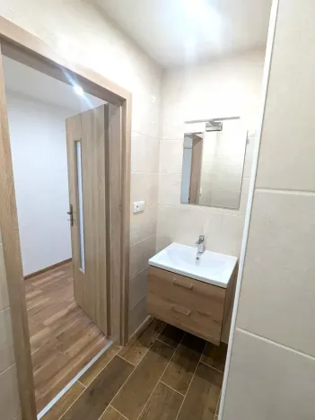 Pronájem bytu 2+kk, Teplice, Trnovanská, 47 m2