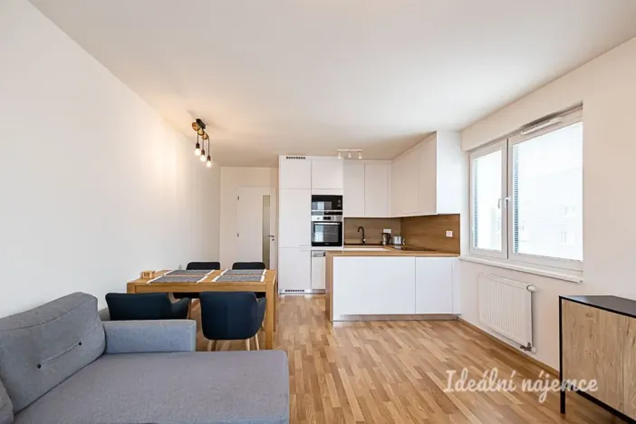 Pronájem bytu 2+kk, Praha - Vysočany, Strnadových, 59 m2