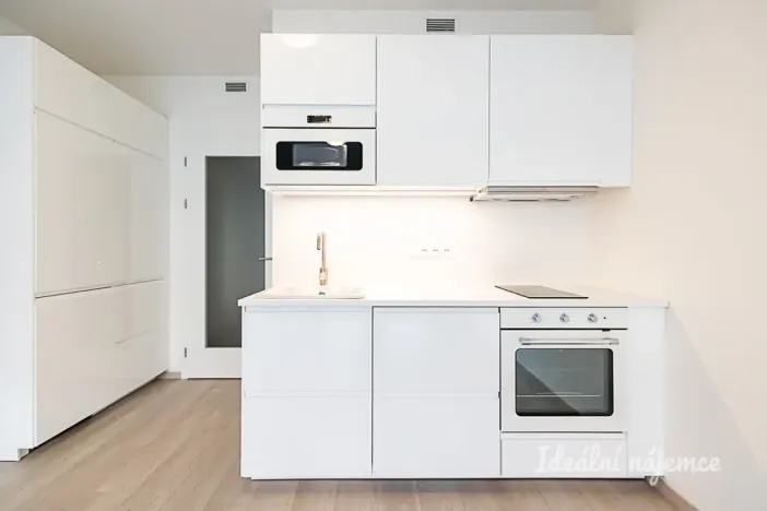 Pronájem bytu 1+kk, Praha - Hloubětín, Poděbradská, 32 m2