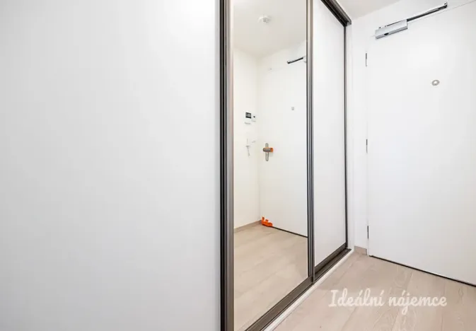 Pronájem bytu 1+kk, Praha - Hloubětín, Poděbradská, 32 m2