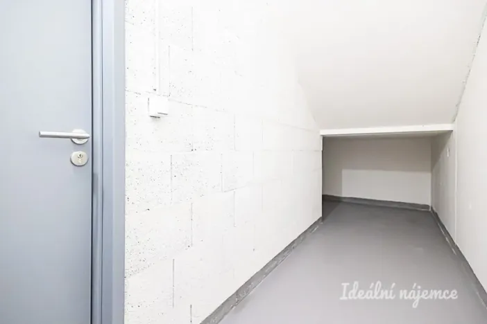 Pronájem bytu 1+kk, Praha - Hloubětín, Poděbradská, 32 m2