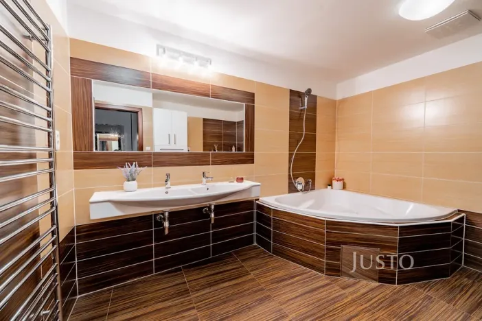 Prodej bytu 4+kk, Praha, Švejcarovo náměstí, 98 m2