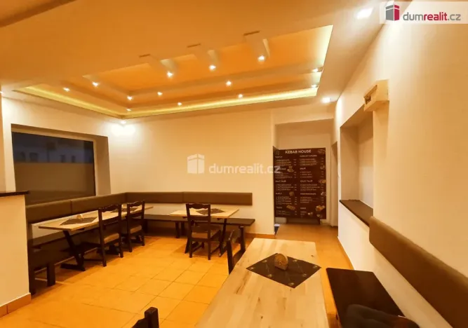 Pronájem komerční nemovitosti, Zlín - Malenovice, Masarykova, 130 m2