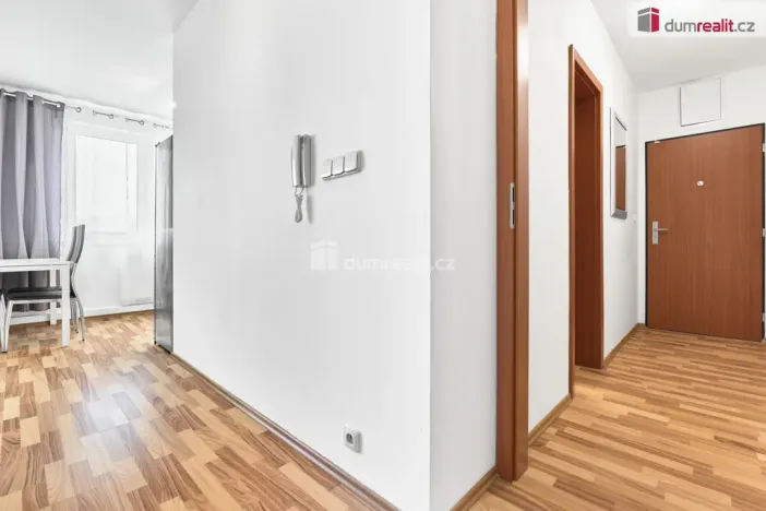 Prodej bytu 2+kk, Karlovy Vary - Bohatice, Dubová, 43 m2