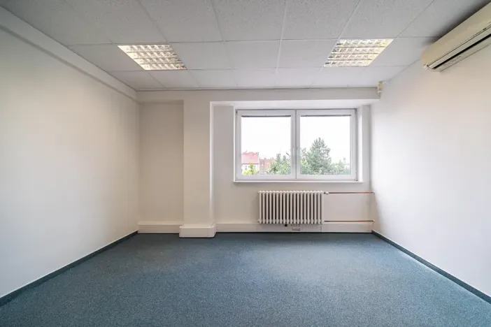 Pronájem kanceláře, Hradec Králové, Sušilova, 250 m2