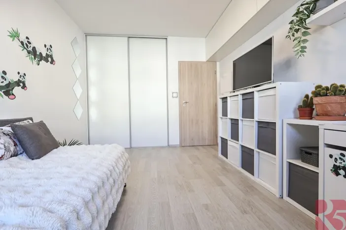 Pronájem bytu 2+kk, Praha - Uhříněves, Karla Guta, 50 m2