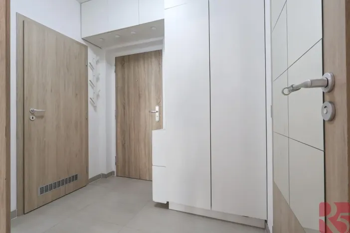 Pronájem bytu 2+kk, Praha - Uhříněves, Karla Guta, 50 m2