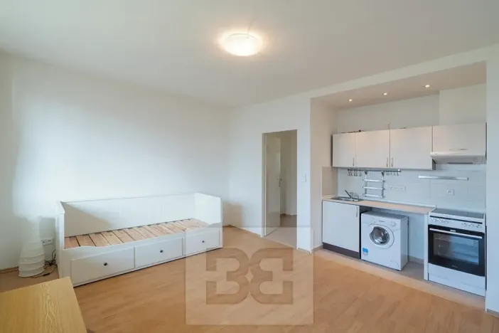 Pronájem bytu 1+kk, Praha - Troja, Lešenská, 26 m2