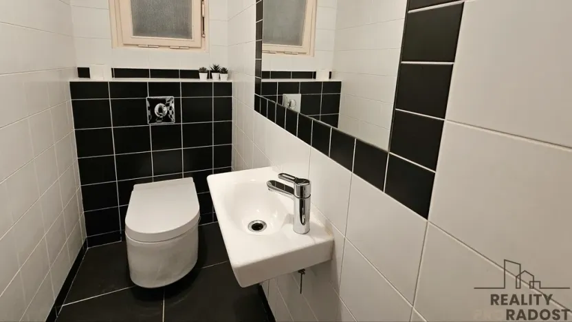 Pronájem bytu 2+kk, Praha, Masarykovo nábřeží, 51 m2