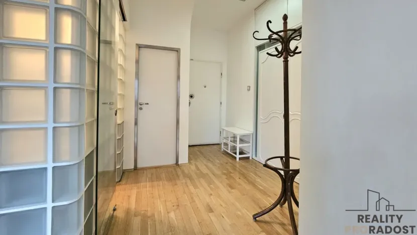 Pronájem bytu 2+kk, Praha, Masarykovo nábřeží, 51 m2