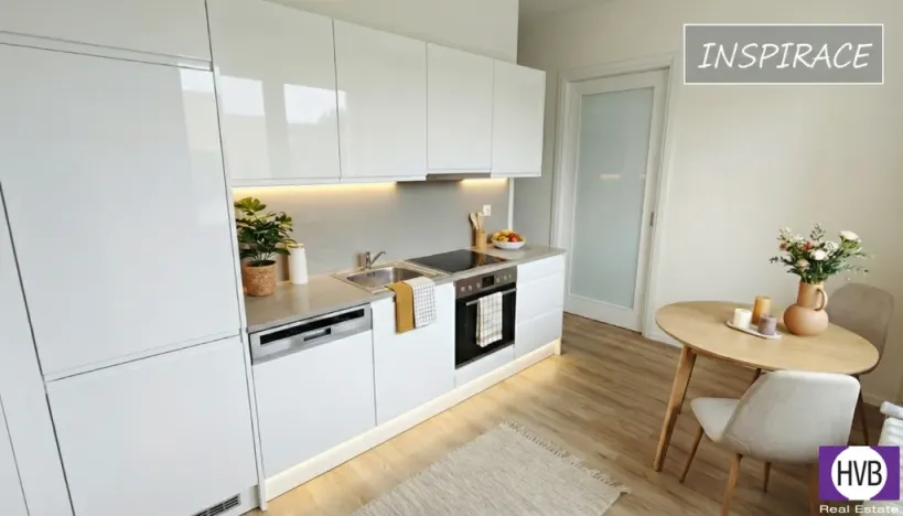 Prodej bytu 2+1, Praha, Kamerunská, 53 m2