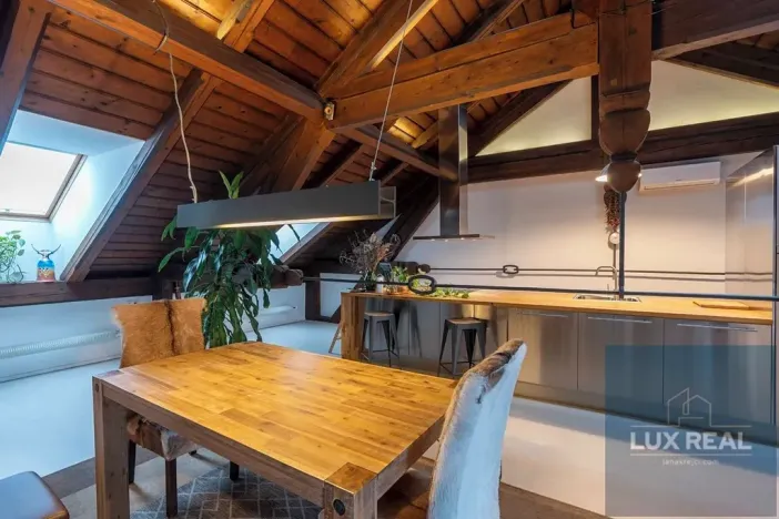 Prodej atypického bytu, Mikulov, Komenského, 164 m2