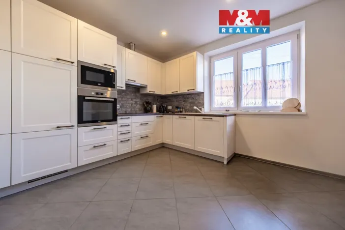 Prodej rodinného domu, Spálené Poříčí - Struhaře, 225 m2