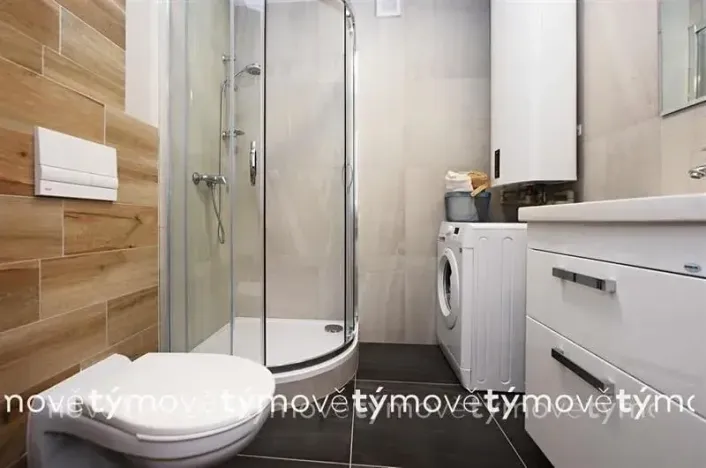 Pronájem bytu 2+kk, Pardubice, Na Hrázi, 32 m2