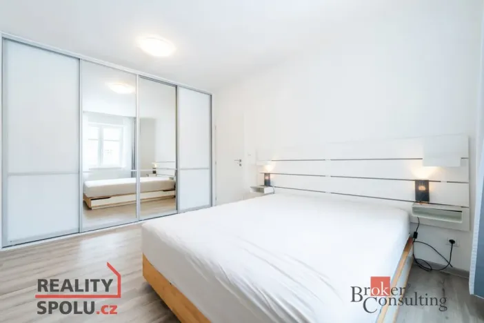 Pronájem bytu 2+kk, Liberec - Liberec I-Staré Město, nám. Žižkovo, 45 m2