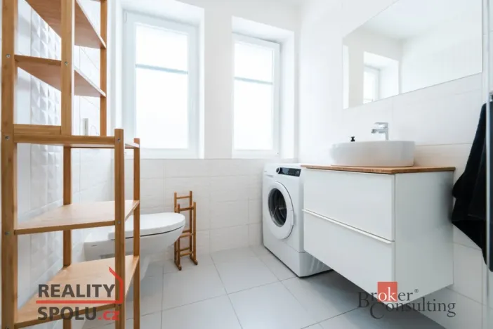 Pronájem bytu 2+kk, Liberec - Liberec I-Staré Město, nám. Žižkovo, 45 m2