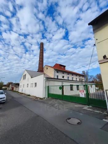 Prodej obchodního prostoru, Přelouč, Sportovní, 1800 m2