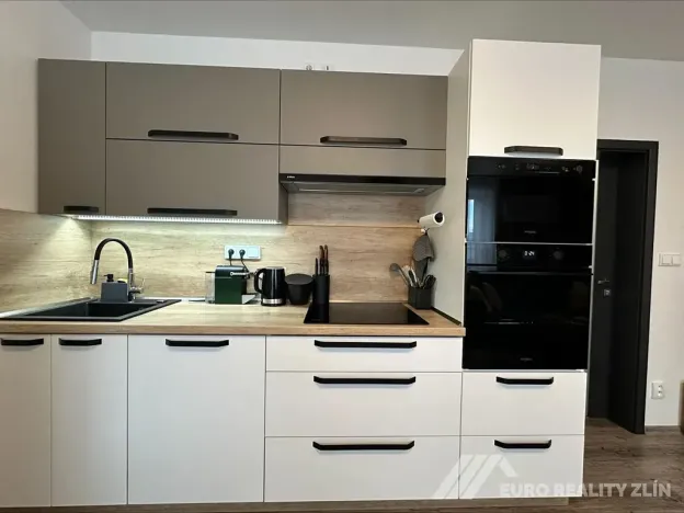 Pronájem bytu 1+kk, Otrokovice, Nábřeží, 38 m2